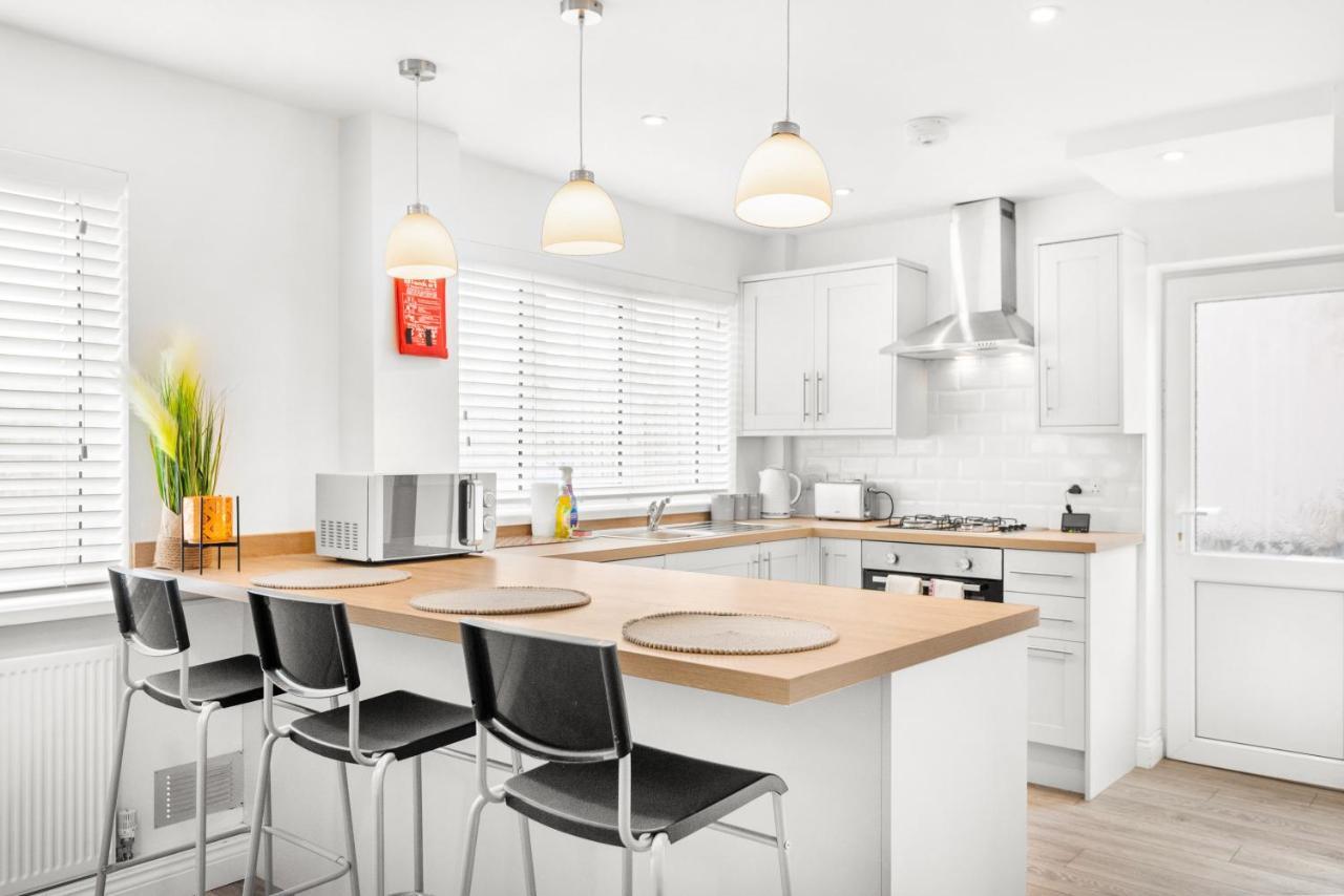 Off Road Parking, Garden, Smart Tv'S In All Rooms! Morriston Екстериор снимка