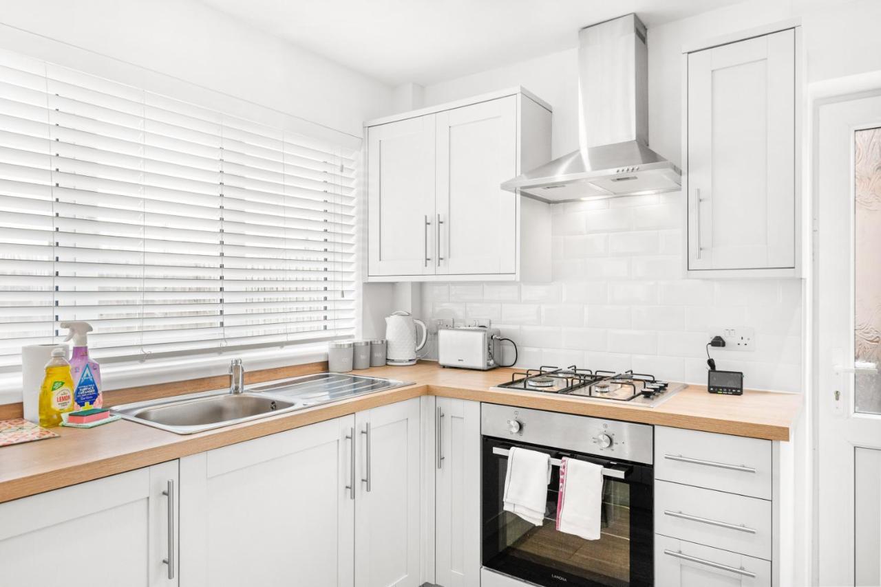 Off Road Parking, Garden, Smart Tv'S In All Rooms! Morriston Екстериор снимка